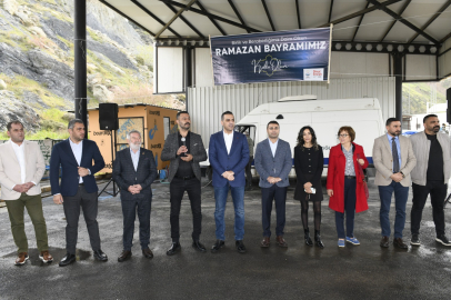 İzmir Çiğli'de Başkan Yıldız personelle bayramlaştı