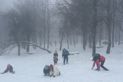 Kocaeli Kuzuyayla’da bayram sevinci karla buluştu
