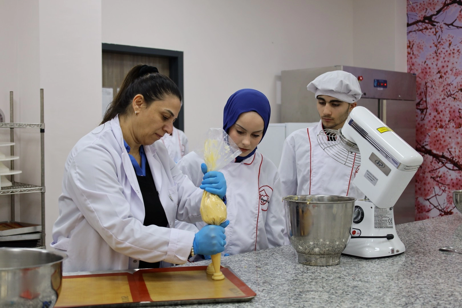 Kocaeli Büyükşehir'in 'Beyaz Kalpleri' umut saçıyor