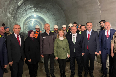 Bakan Uraloğlu'nda T26 tüneli sahasında kritik inceleme