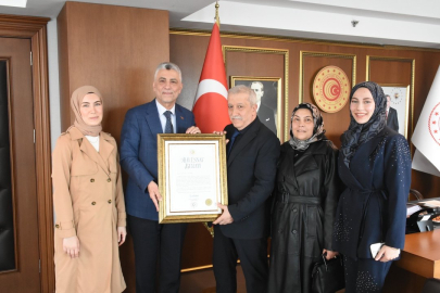 Ücret almayan esnafa Bakan Bolat'tan “Ahi Esnaf Beratı”