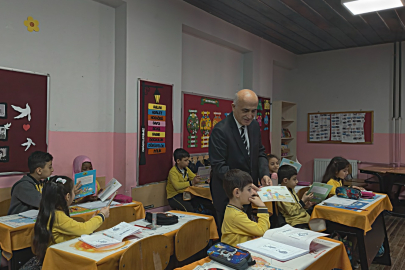 Bursa Gemlik'te Kaymakam Canbaba öğrencilerle buluştu