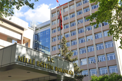 MEB'den izinsiz okullara devam eden öğrencilere yakın takip