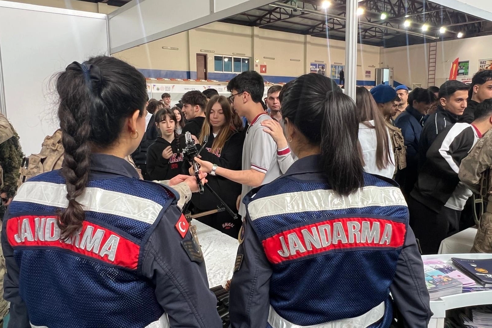 Bursa İl Jandarma'dan gençlere meslek tanıtımı