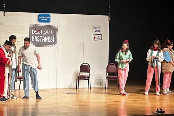 'Keçileri Kaçırıyorum' oyunu Kütahya'da sahnelendi