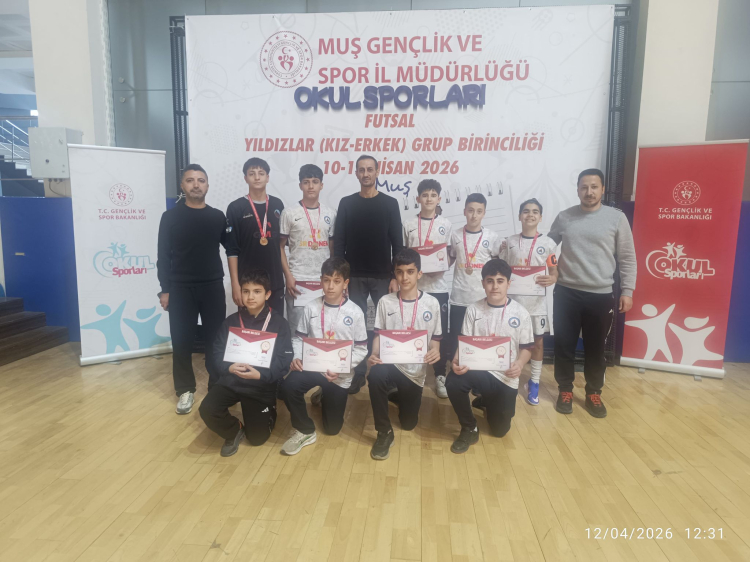 Mardin Kasımiye Ortaokulu Futsal Takımı Şampiyonluk Kupasıyla