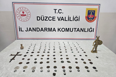 Düzce'de tarihi eser kaçakçılığına 2 gözaltı... 136 parça eser ele geçirildi