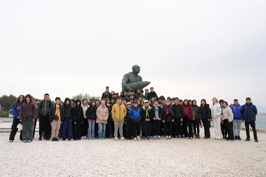 İstanbul Maltepeli öğrencilerden Çanakkale'ye duygusal ziyaret