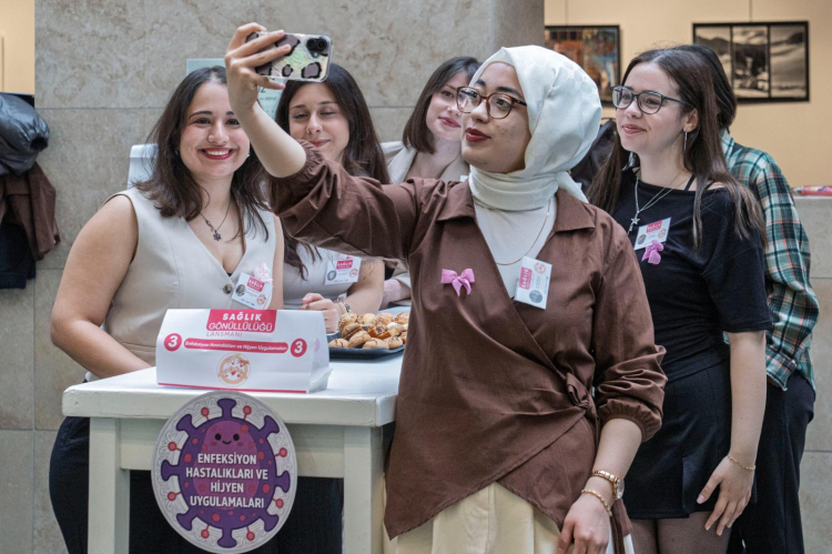 İzmir’in gönüllü sağlıkçıları sahaya iniyor