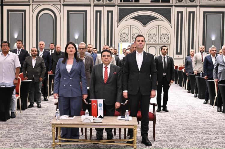 Yağlı Güreş Birliği’nde Ahmet Akın yeniden başkan seçildi