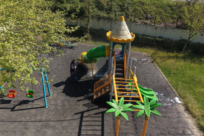 Çayırova’daki parkların oyun grupları yıkanıyor