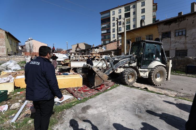 Sivas’ta izinsiz atık alanlarına müdahale