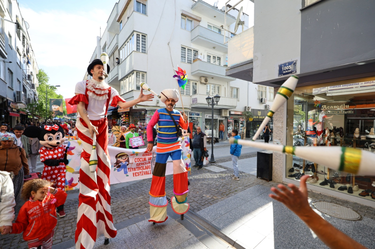 Efes Selçuk’ta Çocuk ve Gençlik Tiyatroları Festivali heyecanı