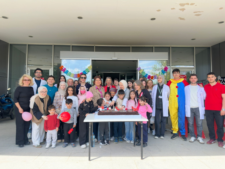 Bursa’da tedavi gören çocuklara 23 Nisan coşkusu