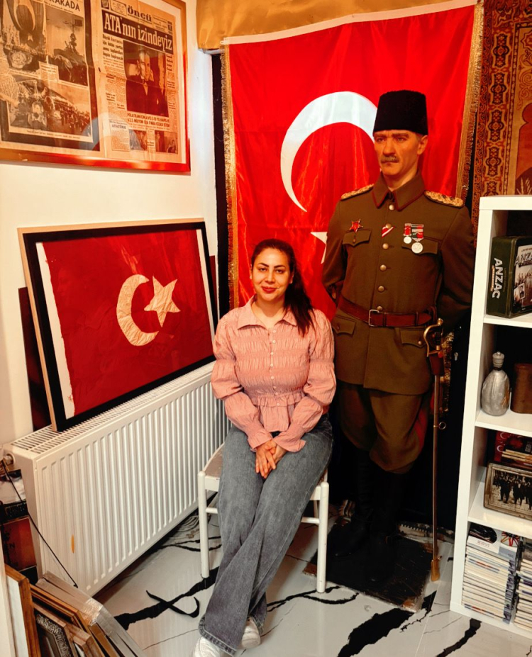 Yazar Özlem Ok’tan Rotterdam’daki Çanakkale Müzesi’ne ziyaret