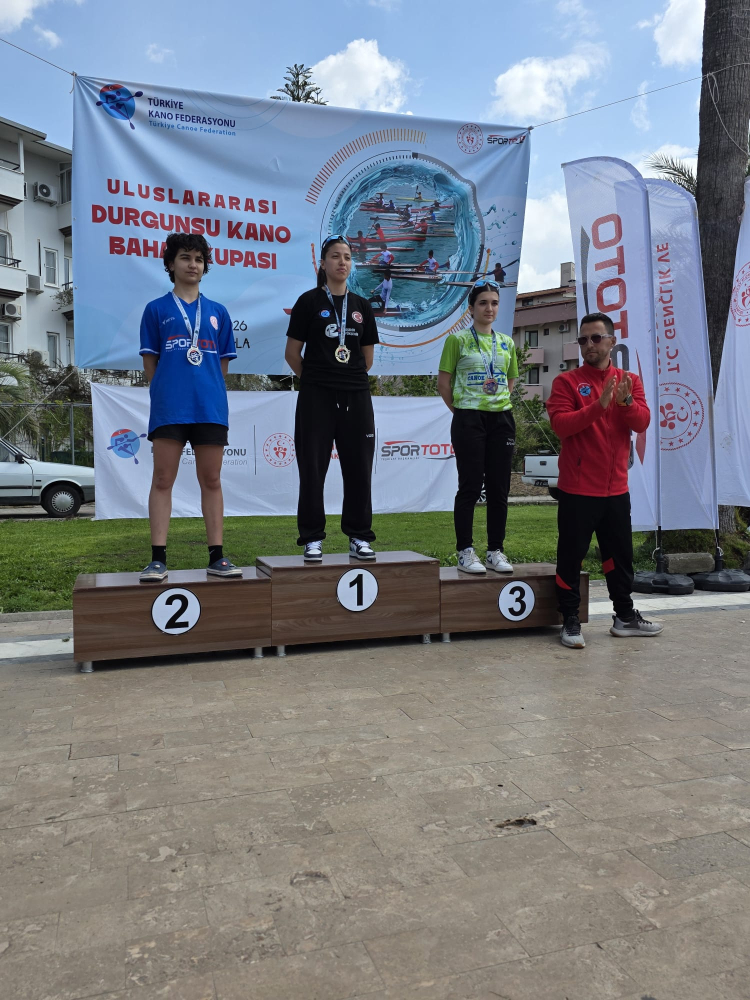 Bursa Büyükşehir Belediyesporlu kanocular yine kürsüde