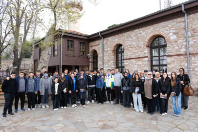 Gençler Kocaeli’de kitapla şehri keşfediyor