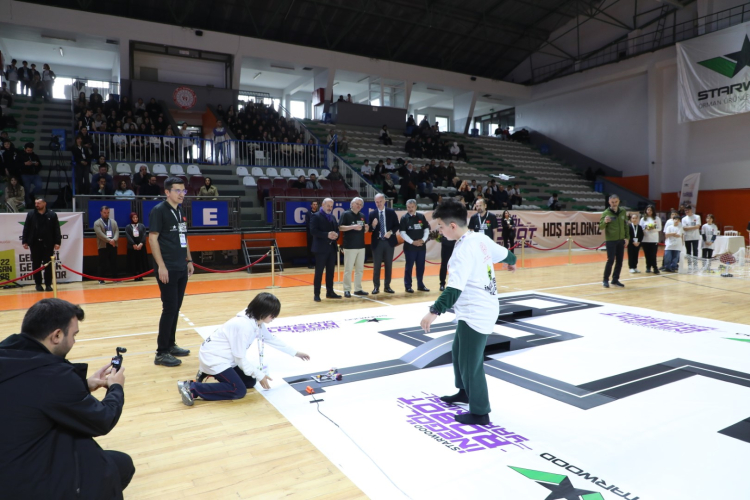 Bursa İnegöl’ün mucitleri robotlarını yarıştırdı