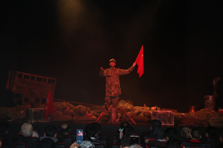 Erzurum’da Çanakkale ruhu sahneye taşındı