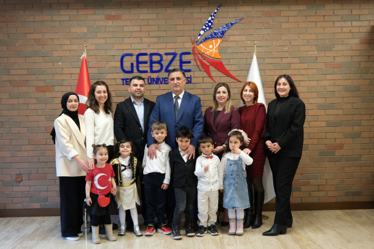 Gebze’de rektörlük koltuğu miniklerde