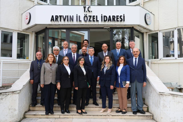 Artvin’de Vali Ergün’den İl Özel İdaresi’ne ‘hayırlı olsun’ ziyareti