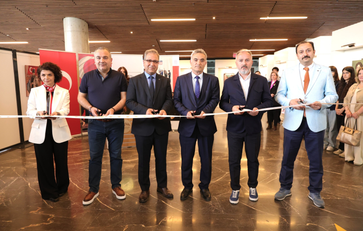 Bursa Osmangazi’de liselilerin emekleri sanatseverlerle buluştu