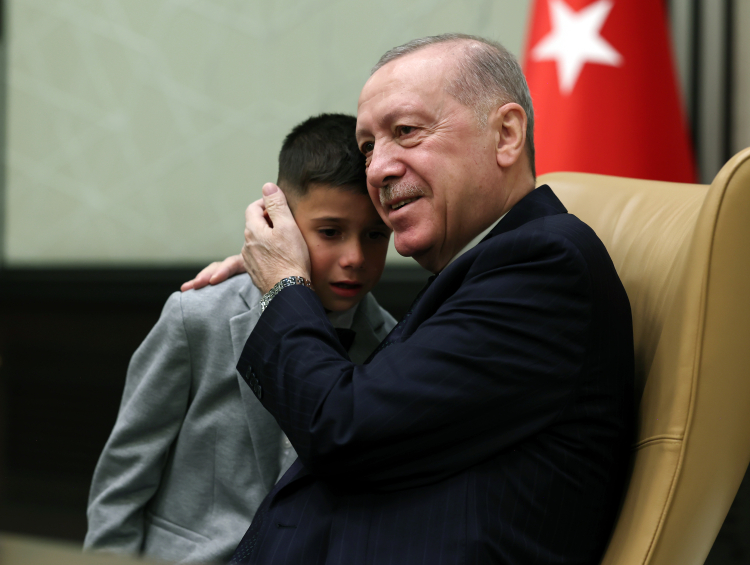 Cumhurbaşkanı Erdoğan, Külliye’de çocukları misafir etti