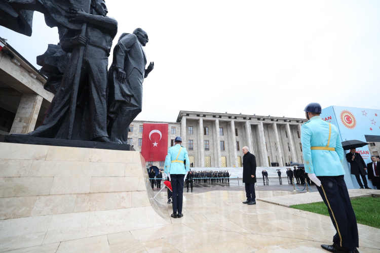TBMM’den ‘egemenlik milletindir’ vurgusu… Devlet erkanı Ata’nın huzurunda