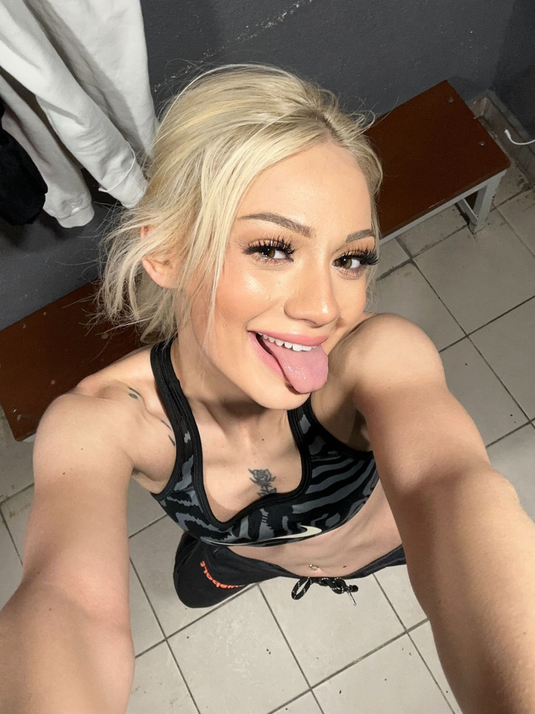 Nevide Çiçek’ten ‘karın kası’ şov