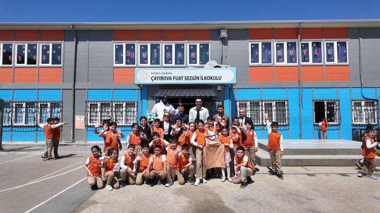 Şampiyon dev adamlar Çayırovalı ilkokul öğrencileriyle buluştu