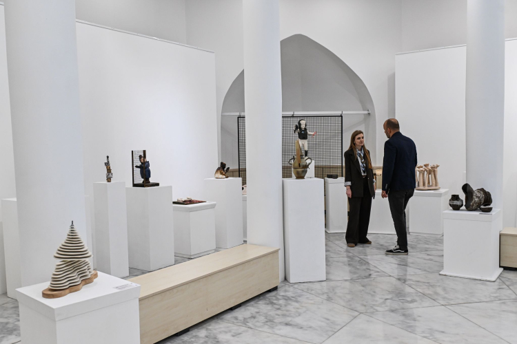 İzmir’de seramikle görünür kılınan sessiz çığlıklar