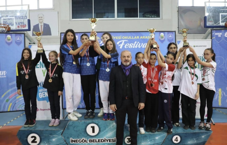 Bursa İnegöl’de puanlı atletizmde kupalar sahiplerini buldu