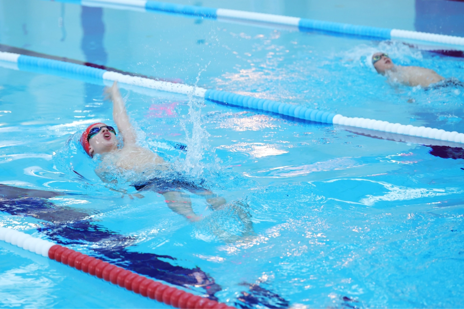 Bursa Osmangazi'de çocuklar 23 Nisan'a kulaç attı