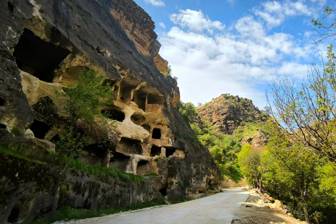 Gabar'da çifte keşif! Petrolün yanında 7 katlı 'Apartman Mağara' dikkat çekiyor (Özel Haber)
