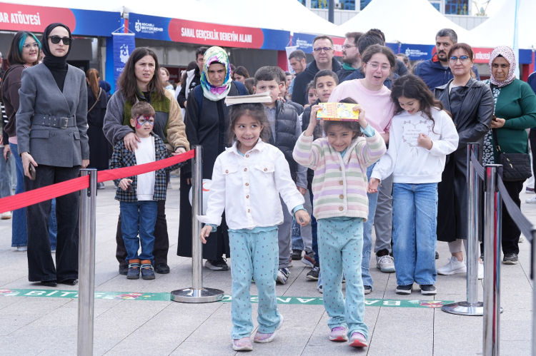 Kocaeli Büyükşehir’in ‘Bi Dünya Eğlence’sine koşa koşa geldiler