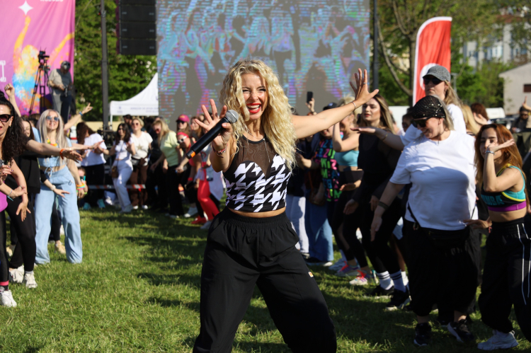 Bursa’da Dünya Dans Günü’ne zumbalı kutlama