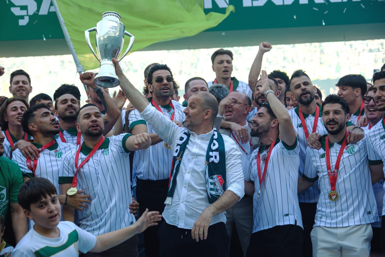 Bursaspor tarih yazdı… Kupasına kavuştu!