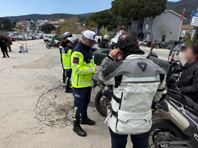 Bursa’da Trafik Jandarması’ndan motosikletlere sıkı denetim