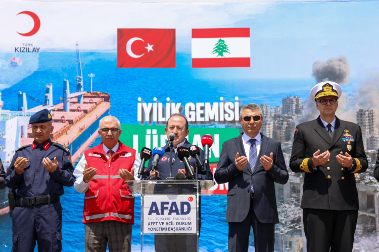 Lübnan’a 730 ton insani yardım Mersin’den dualarla uğurlandı