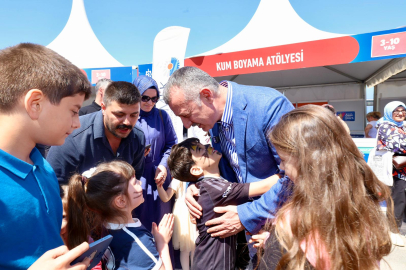 Kocaeli'de Başkan Büyükakın’a çocuklardan sevgi seli