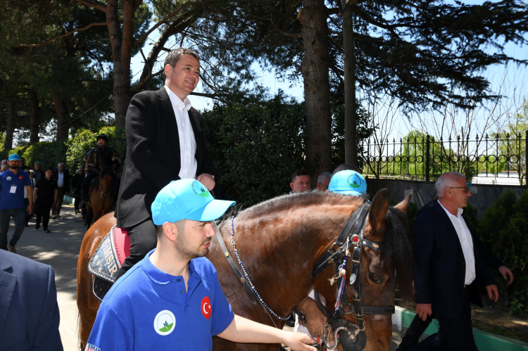 Bursa’nın Fethi’nin 700’üncü yılında ‘Rahvan At Yarışları’ heyecanı… 78 at birinciliğe koştu