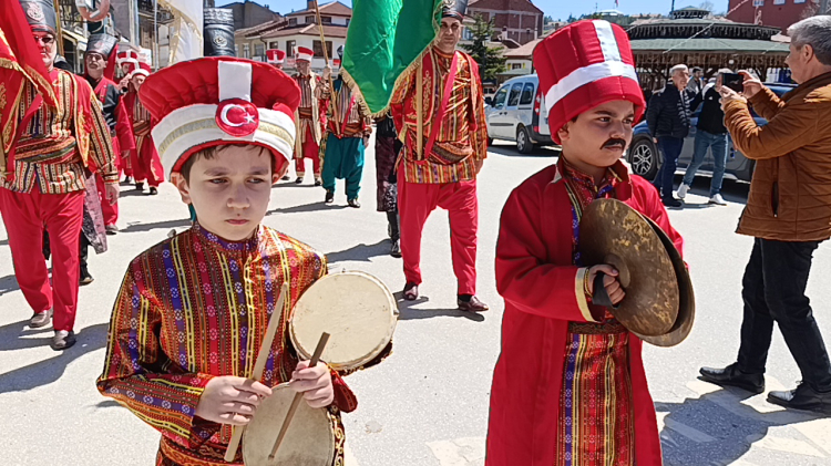 Pazaryeri’nden CHP’li vekillere mehterli gönderme