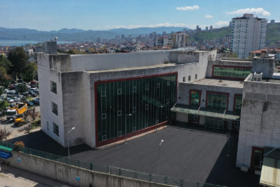 Ordu’da Fatsa Devlet Hastanesi önü sıcak asfaltla yenileniyor