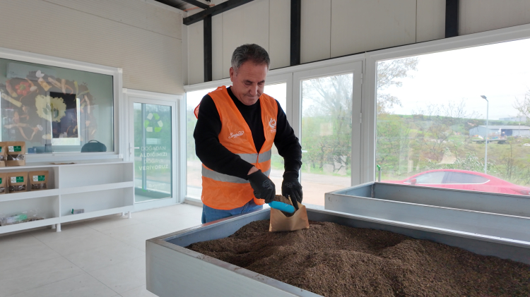 Çayırova’da kompost üretim tesisi toprağa can oluyor