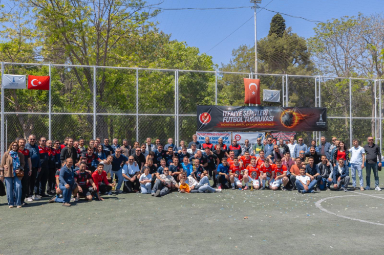 İzmir’de itfaiyecilerden anlamlı turnuva