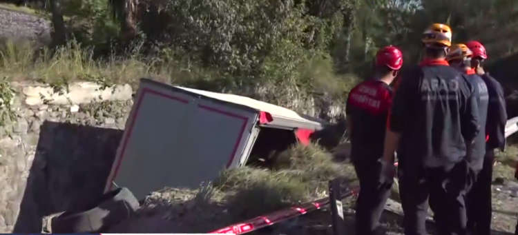 İzmir’de zincirleme kaza! 1 polis şehit, 2 kişi hayatını kaybetti