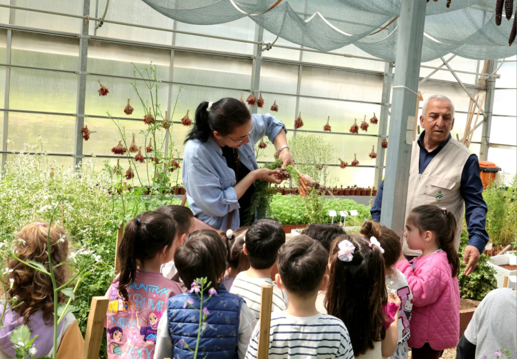 Bursa Osmangazi’de çocuklar toprak sevgisini öğreniyor