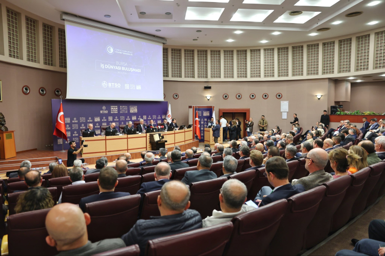 Bakan Bolat Bursa’da ekonomi mesajı verdi… İhracatta tarihi rekor kırdık