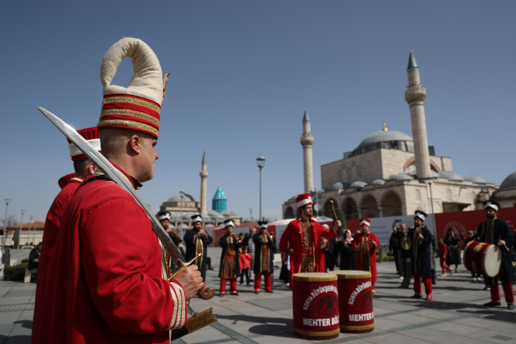 Konya meydanlarında mehter coşkusu