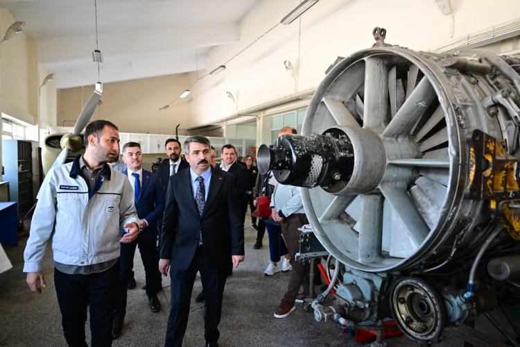 Bursa Yıldırım’da Başkan Yılmaz’dan gençlere tavsiyeler